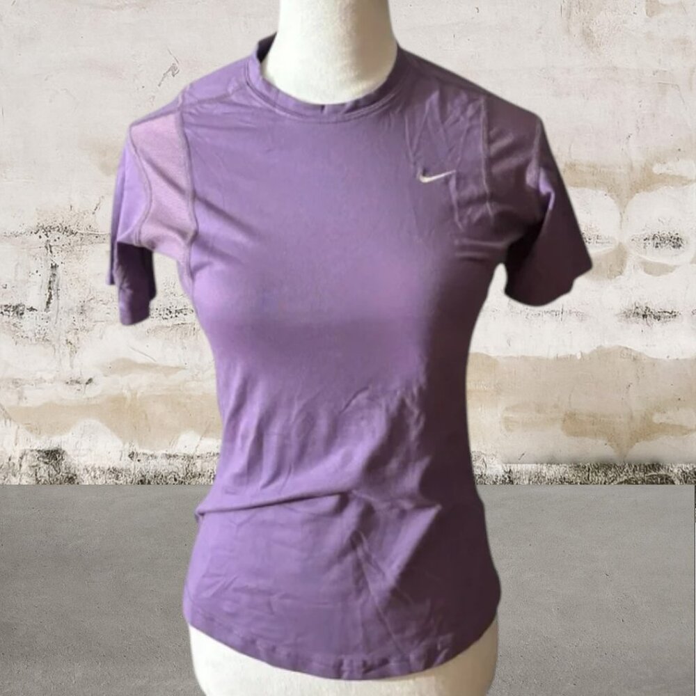Nike Women's Purple Fitted Short Sleeve T-Shirt Size Small (4-6)